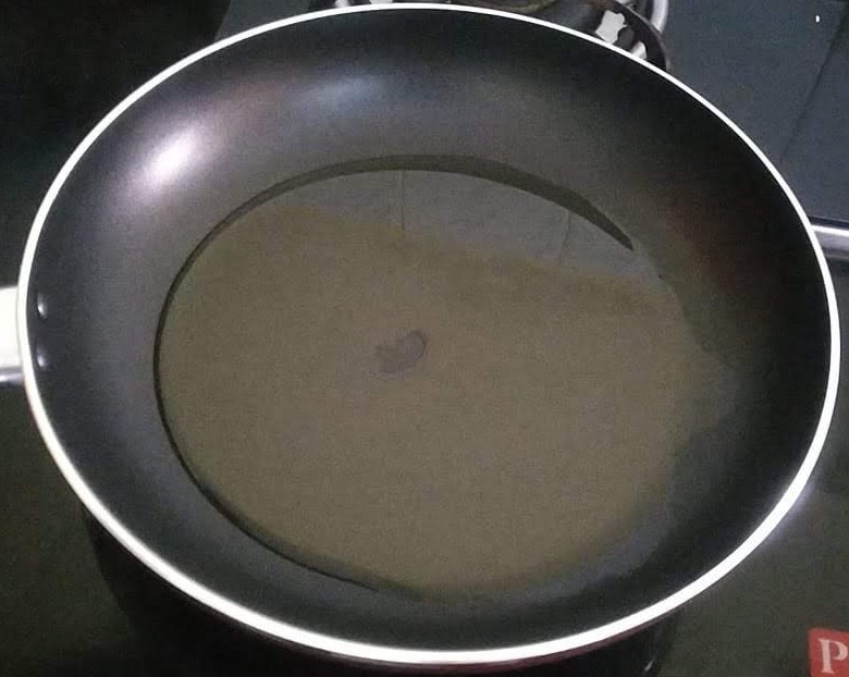 heat oil in a pan