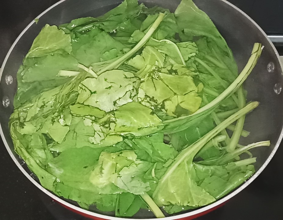 Add Palak in boiling water