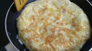 make the omelet fluff up